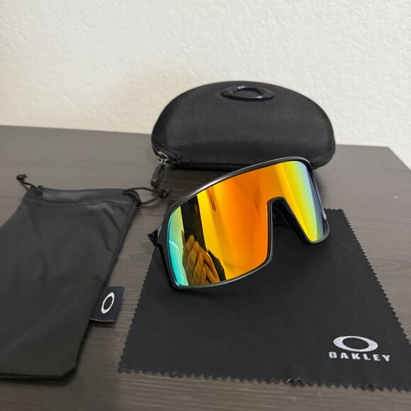 OO9406  Oakley SUTRO Black Matte Frame - Picture 6 of 7